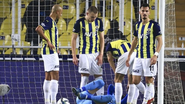 Fenerbahçe taraftarı yönetimi yine istifaya davet etti!