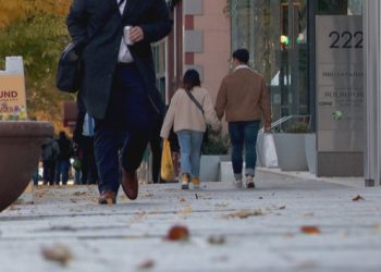Hollanda’da rekor Covid vakaları nedeniyle kısmi kapanma kararı