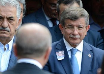 Erdoğan ile Davutoğlu’nun telefondaki kavgasını anlattı