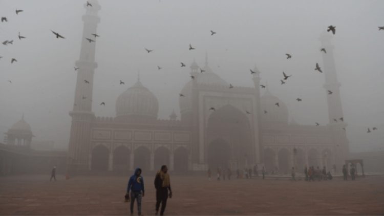 Yeni Delhi’de hava kirliliği nedeniyle okullar süresiz kapatıldı