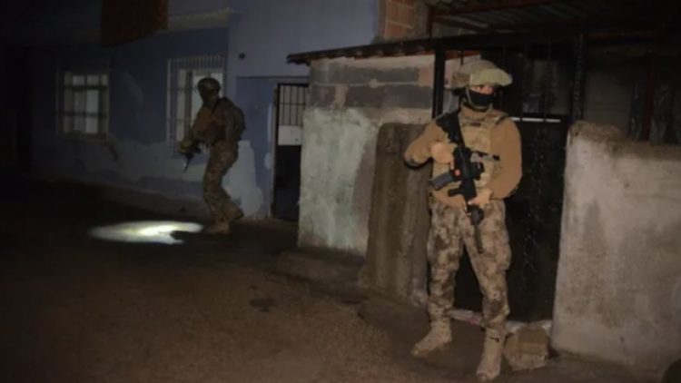 Adana’da YPG propagandası yaptıkları iddiasıyla 17 kişi gözaltına alındı