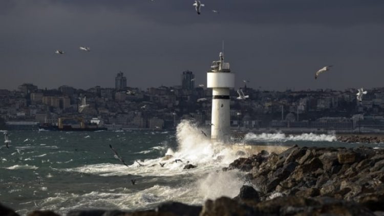 Meteoroloji’den fırtına uyarısı: Yarın da devam edecek