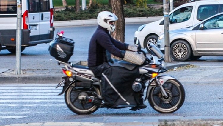İstanbul’da fırtına bitene kadar motorsiklet kullanımı yasaklandı