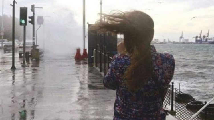 İstanbul’da fırtına nedeniyle okullara bir günlük ara