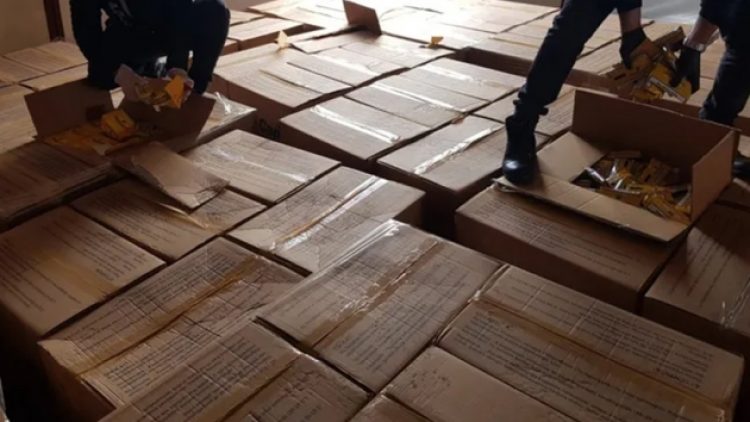 İstanbul’da 12 ton kaçak tütün ele geçirildi: 2 gözaltı