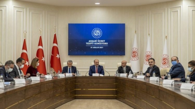 Bakanlığın asgari ücret anketi: İşverende 3,5-3,75; işçide 3,75-4 önde