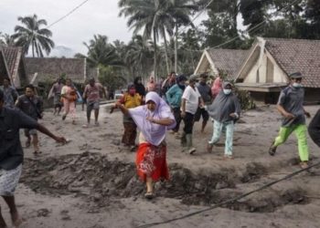 Endonezya’daki volkan patlamasında ölü sayısı 13’e yükseldi