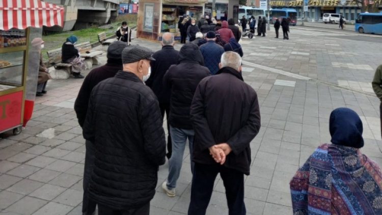 ‘Ucuz ekmek kuyrukları Beştepe’nin penceresinden bile görünüyordur artık’