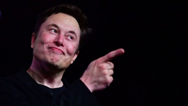 Elon Musk: İşlerimi bırakıp influencer olmayı düşünüyorum