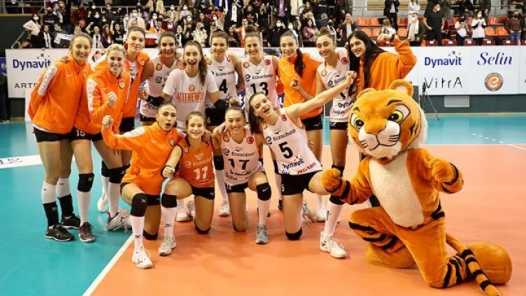 Eczacıbaşı çeyrek finalde