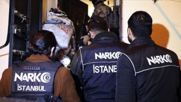 Polis memuru aracında 2 kilo marihuana ile yakalandı