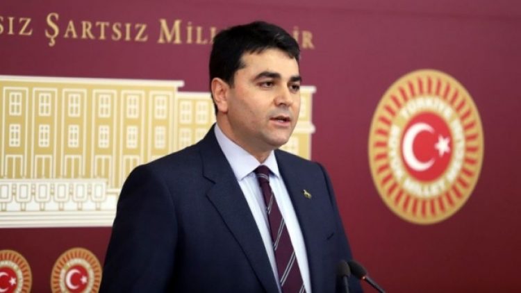 DP lideri Uysal: Soyduğu insanlara kendini alkışlatmayı beceren hırsız ancak tebrik edilir