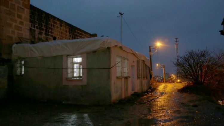 Elektrik kesildiği için soğuktan ölen bebeğin babası: DEDAŞ çaya davet etti