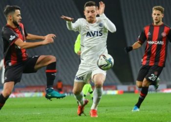 Fenerbahçe 9 kişi kalan Karagümrük’e diş geçiremedi