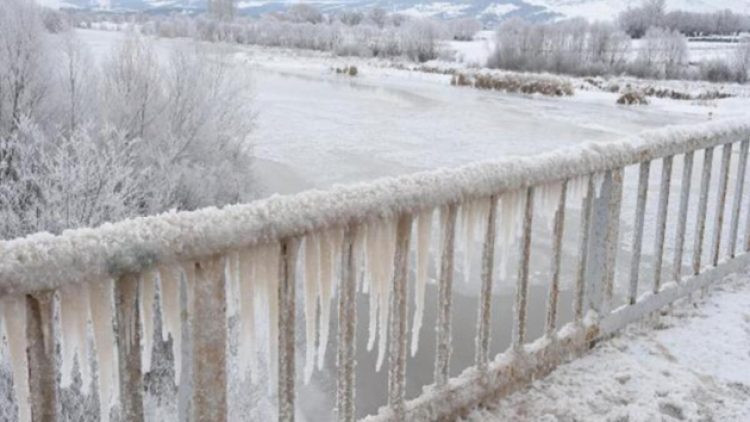Doğu Anadolu buz kesti: İmranlı eksi 26.6 derece