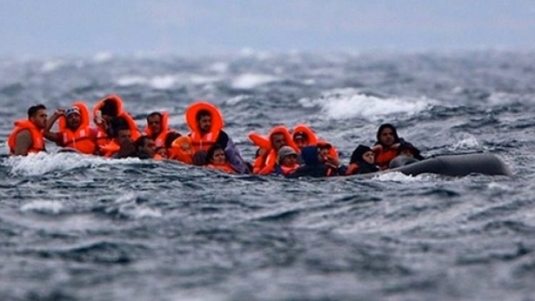 Ege’de mültecileri taşıyan tekne battı: 13 ölü