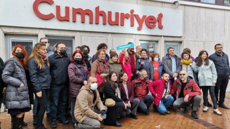 Cumhuriyet gazetesindeki istifalar devam ediyor: Zafer Arapkirli köşe yazarlığından ayrıldı