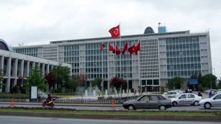 AKP MKYK Üyesi, İBB için ‘derhal erken seçim’ istedi