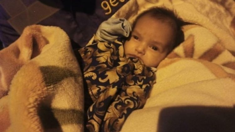 Kuryenin açtığı çantadan 3 haftalık bebek çıktı