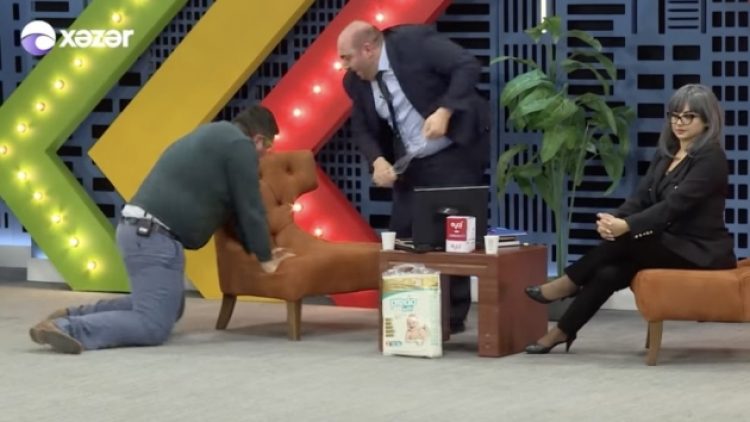 Muharrem Sarıkaya’nın kameramana tokadı Azeri televizyonunda skeç oldu