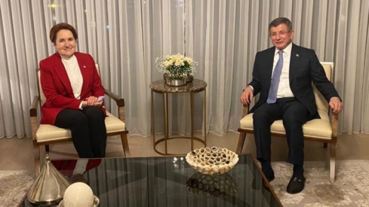 Akşener, Davutoğlu’nu evinde ziyaret etti