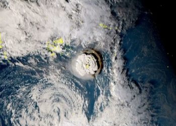 Tonga’da patlayan yanardağ Japonya’da tsunamiye neden oldu