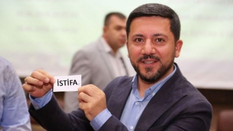 AKP’de dikkat çeken istifa… Belediye başkanlığını bırakmıştı…