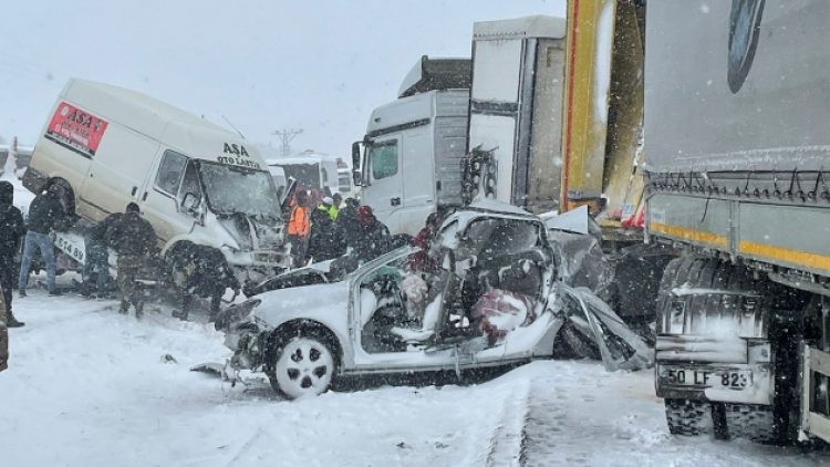 Mardin’de zincirleme kaza: 3 ölü, 10 yaralı