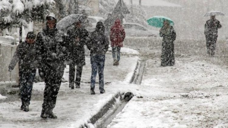 Kar yağışı nedeniyle birçok ilde hamile ve engelli kamu çalışanlarına izin