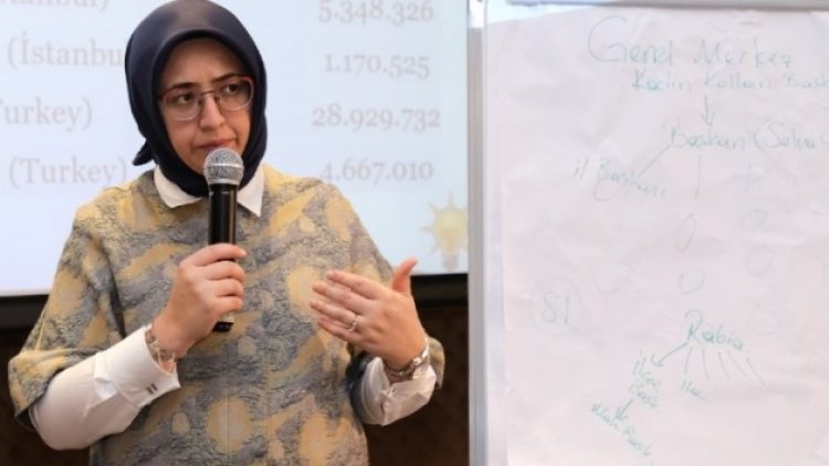 İBB, AKP İstanbul Kadın Kolları Başkanı İlhan’dan 128 bin euro burs parasını istedi