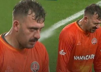 Karagümrük kalecisi Viviano’nun zor anları! Soğuktan titredi…