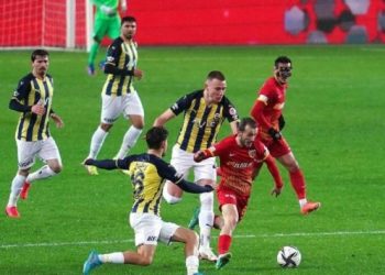 Kayserispor 10 kişiyle Fenerbahçe’yi eledi!
