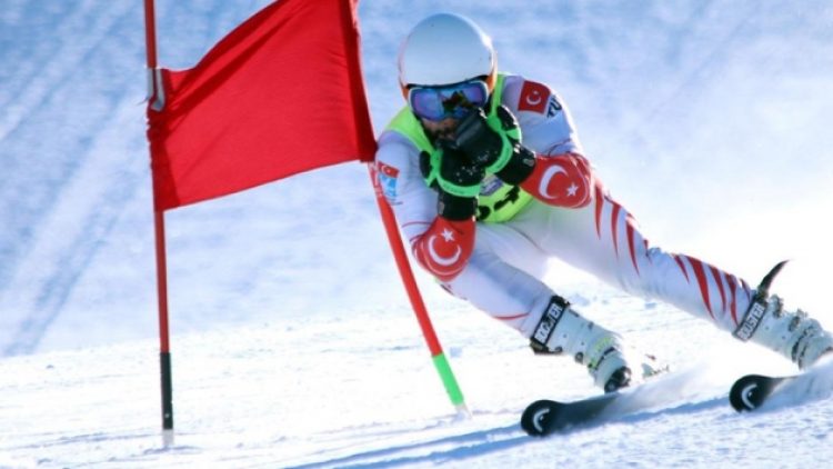 Berkin Usta, büyük slalom mücadelesini 43’üncü bitirdi