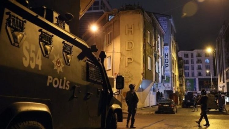 İstanbul’da ev baskınları: HDP’li yöneticiler dahil 10 gözaltı
