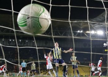 Türkiye, UEFA sıralamasında düştükçe düşüyor!