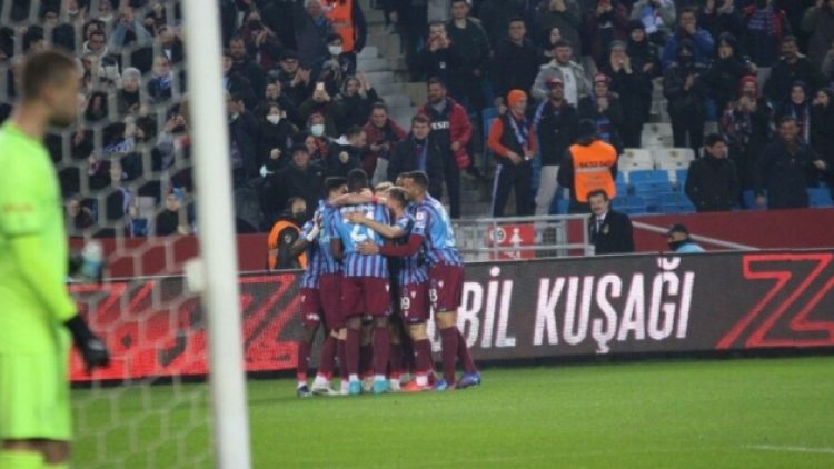 Kupada ilk yarı finalist… Trabzonspor, Antalyaspor’u devirdi!