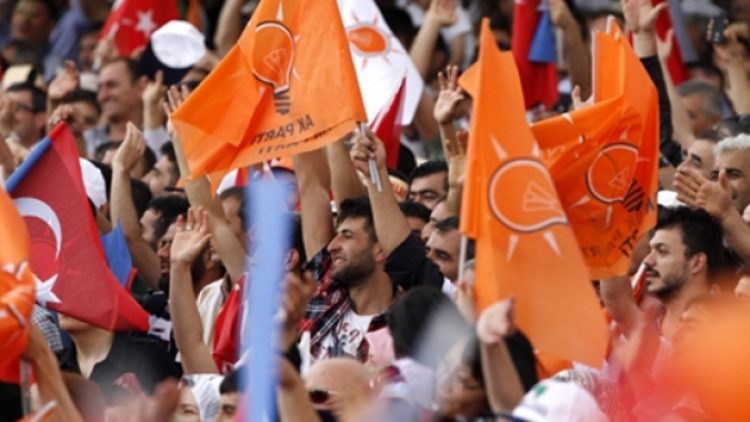 Ağırdır: AKP’nin oyu belli trend dahilinde düşmeye devam ediyor