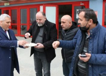 Karabükspor küme düştü, başkan helva dağıttı