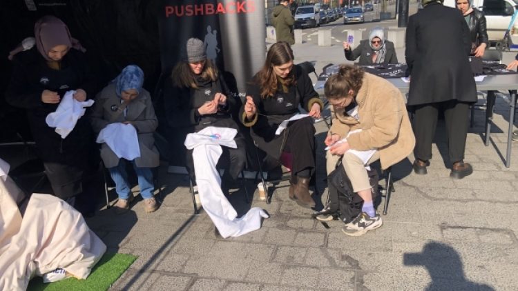 Solidarity of Others: Geri itmeleri durdurun!