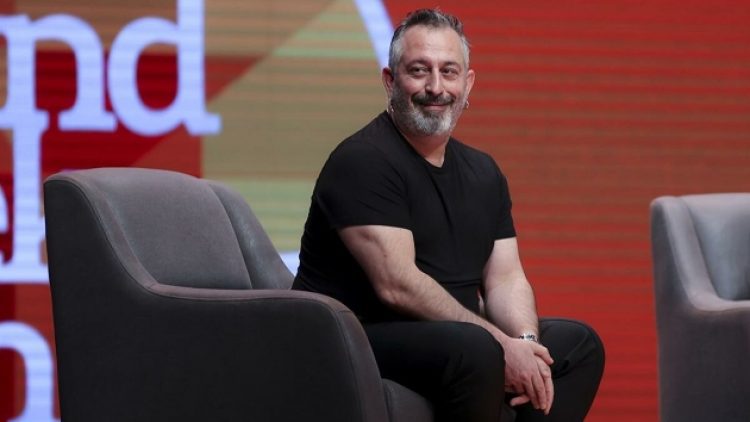 Cem Yılmaz’dan akaryakıt zamlarına ilişkin ironik paylaşım