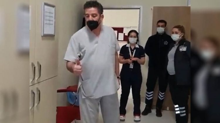 Başhekim grevdeki doktorların odasına güvenlikle gelince…