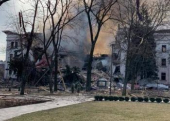 Ukrayna’da tiyatro binası vuruldu, taraflar birbirini suçladı