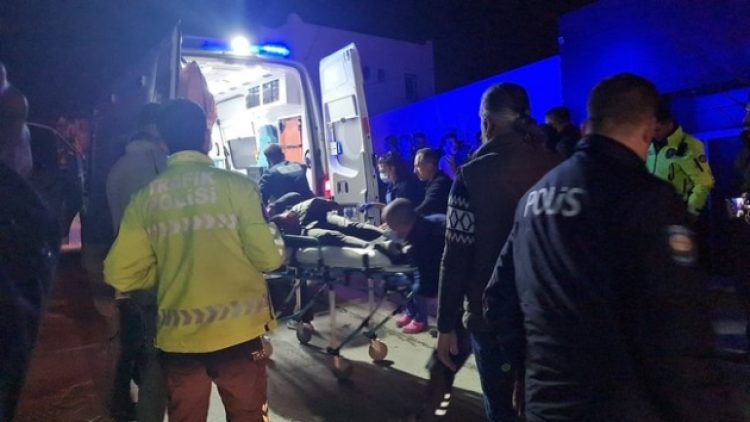 Sosyal medya tartışması sokak kavgasına döndü: 1’i ağır 4 yaralı