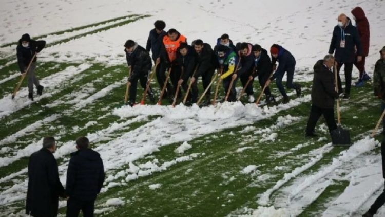 Rize’de seferberlik! Sahaya inen taraftarlar…
