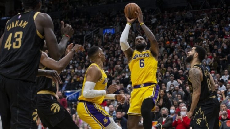LeBron James’ten tarihi performans