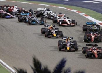 Ferrari yeni sezona dubleyle girdi!