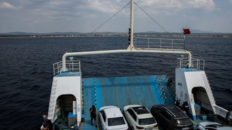 Çanakkale feribot hattında sefer sayıları azaltılmıştı; firmadan geri adım!