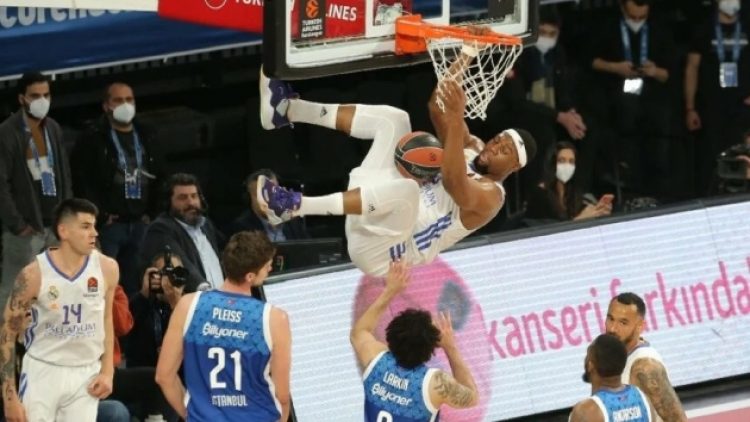 Anadolu Efes, Real Madrid’i son nefeste devirdi: 93-90