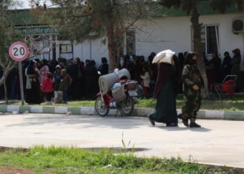 Bu da bakliyat kuyruğu: Onlar Saray’da biz sırada