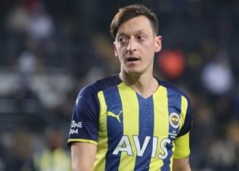 Kadro dışı bırakılan Mesut Özil’den ilk açıklama